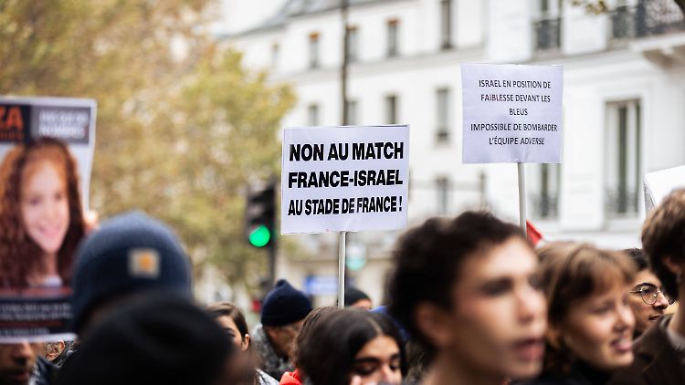 Auf einer Demonstration in Paris am vergangenen Wochenende wurde auch die Absage des Spiels gegen Israel gefordert.