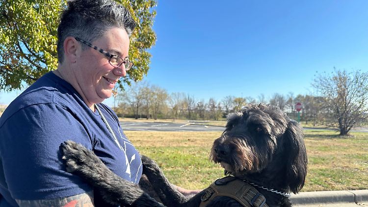 Heather O'Brien wurde von ihrer Mutter überredet, den Labradoodle Albus zu adoptieren. Heute geht es ihr viel besser.