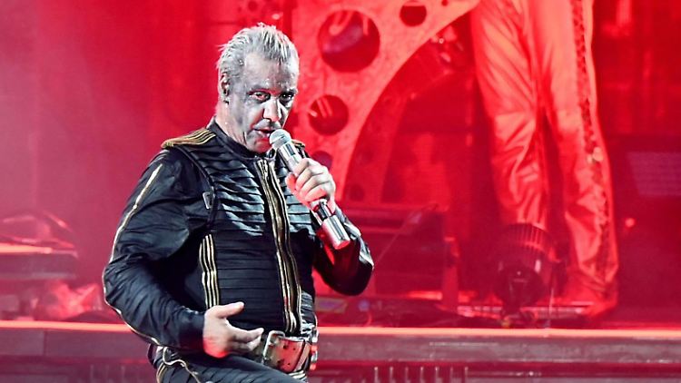 Zuletzt spielte Lindemann Solokonzerte in Nord- und Südamerika.