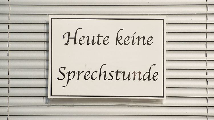 Ärgerlich, wenn man beim Arzt vor verschlossener Tür steht. 