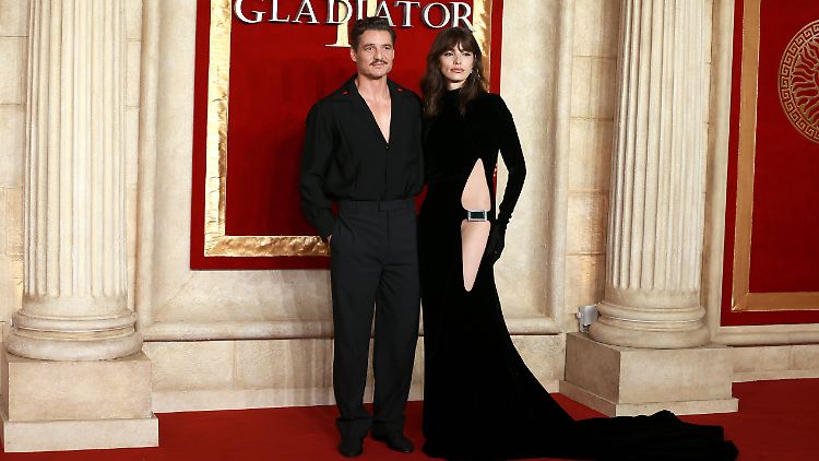 Lux Pascal hat sich einen Schlitz ins Kleid gemacht - und nicht nur ihr Bruder Pedro Pascal findet das wunderbar.