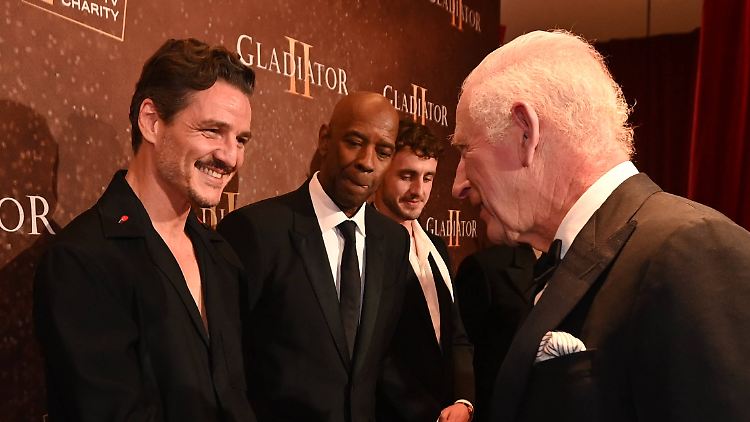 Auch "Gladiator II"-Darsteller Pedro Pascal (l.) feierte mit König Charles in dessen Geburtstag hinein.