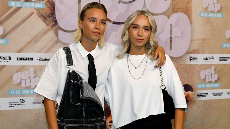 Lena und Lisa Mantler im Jahr 2023 - kurz nach dieser Aufnahme gingen sie beruflich getrennte Wege.