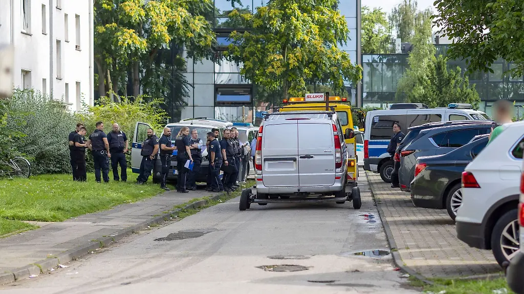 Auch-ein-Transporter-wurde-bei-dem-Einsatz-sichergestellt