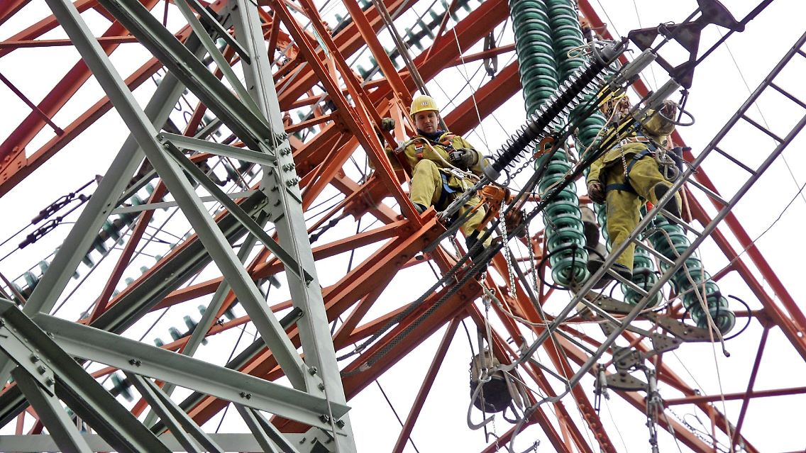 Mehr Leitungen in Europa sollen laut EU den Strom "frei" fließen lassen.