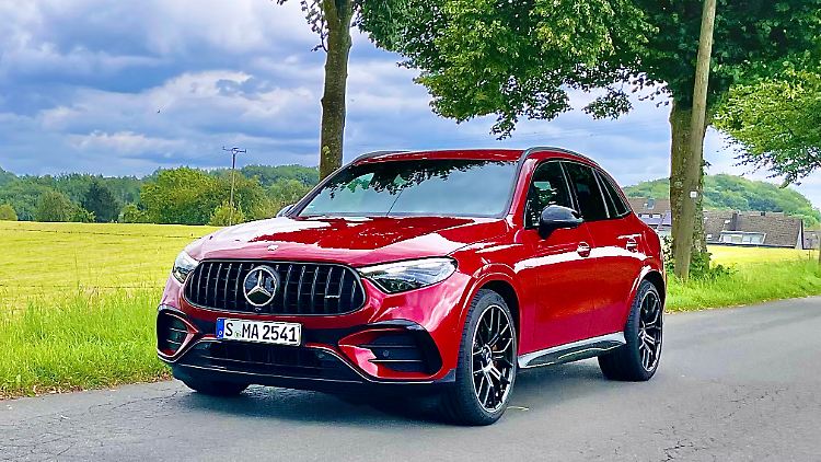 Ein AMG war auch schon mal auffälliger. Der vierzylindrige Bolide wirkt optisch dezent.