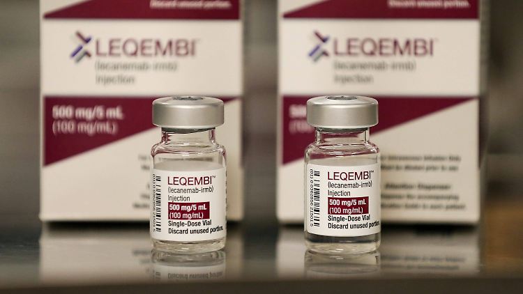 Der Wirkstoff Lecanemab wird bereits unter dem Namen Leqembi in einigen Ländern zur Alzheimer-Therapie angewendet. 