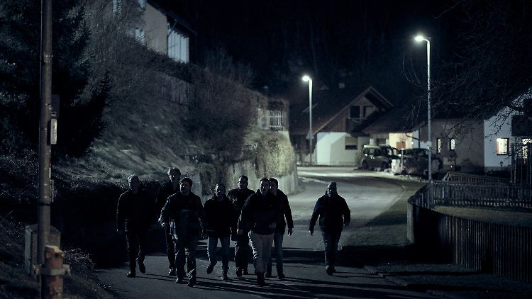 Tanzt einer aus der Reihe, steht der Mob auf der Matte.