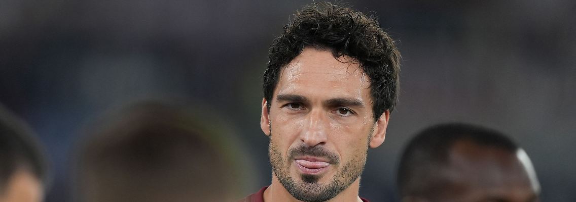 Mats Hummels (M) bekommt unter dem neuen Roma-Trainer eine neue Chance.