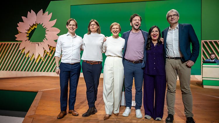 Der stellvertretende Vorsitzende Heiko Knopf, Schatzmeisterin Manuela Rottmann, die Vorsitzenden Franziska Brantner und Felix Banaszak, Geschäftsführerin Pegah Edalatian und der stellvertretende Vorsitzende Sven Giegold (v.l.n.r.)