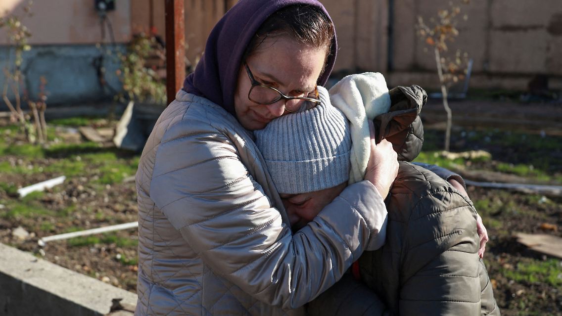 Odessa: Bewohner, deren Haus schwer beschädigt wurde.
