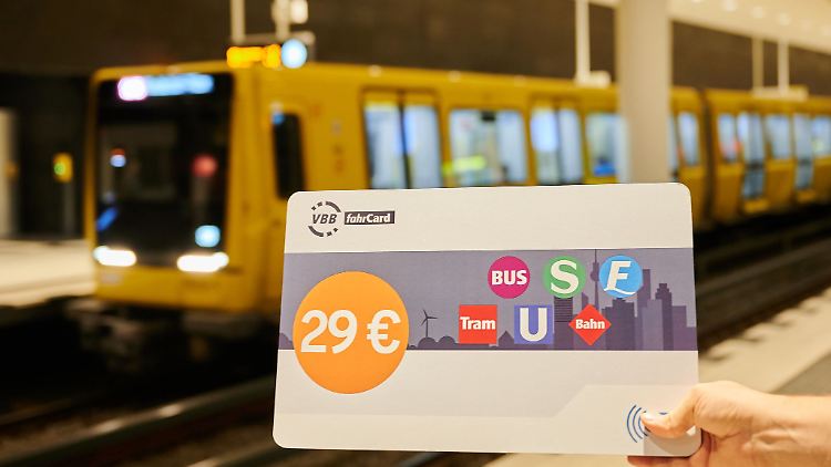 Das Berliner 29-Euro-Ticket ist gerade mal ein halbes Jahr alt. Jetzt steht es zur Disposition.
