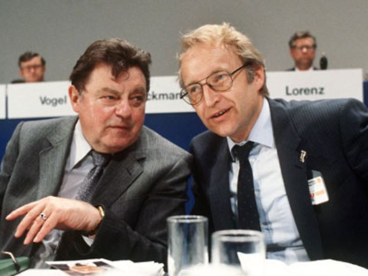 CSU-Chef Franz Josef Strauß - hier mit seinem damaligen Generalsekretär Edmund Stoiber - sah Konservative als Fortschrittstreiber.