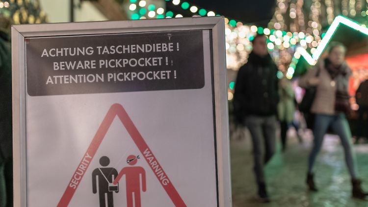 Die Polizei rät auf Weihnachtsmärkten zur Vorsicht.