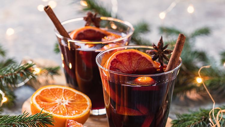 Alkoholische Adventskalender bringen Party-Stimmung in die Adventszeit.