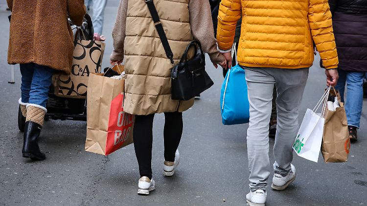 46 Prozent der Verbraucher wollen am Black Friday oder Cyber Monday auf Schnäppchenjagd gehen.