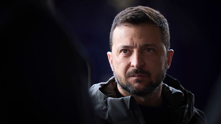 "Unsererseits müssen wir alles tun, damit dieser Krieg nächstes Jahr endet", sagte Selenskyj.