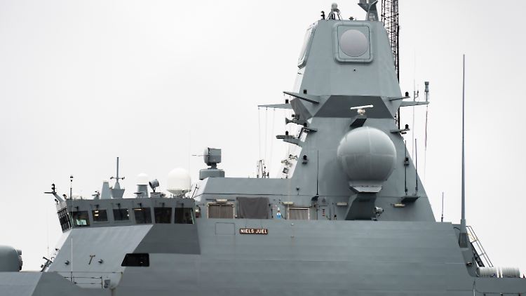 Die dänische Marine verfolgt den chinesischen Frachter über Stunden.