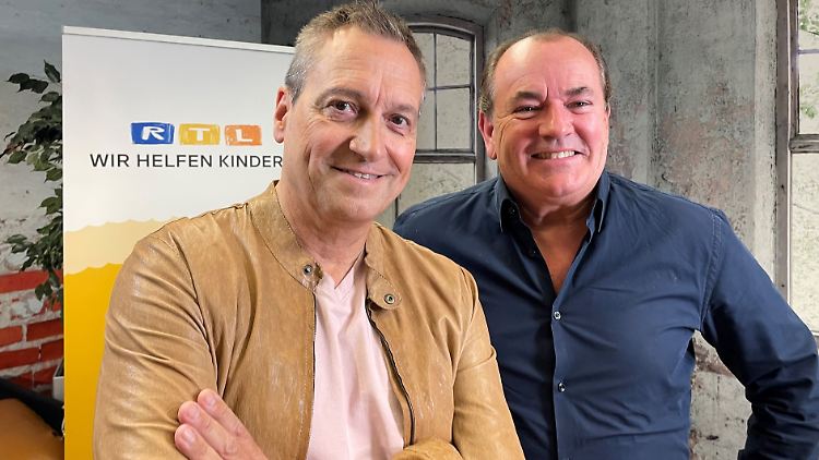 Haben fleißig gesammelt: Dieter Nuhr und Wolfram Kons.