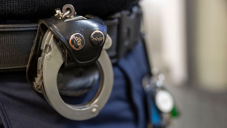 Der Täter versuchte zu flüchten, konnte aber nach wenigen Minuten festgenommen werden. 