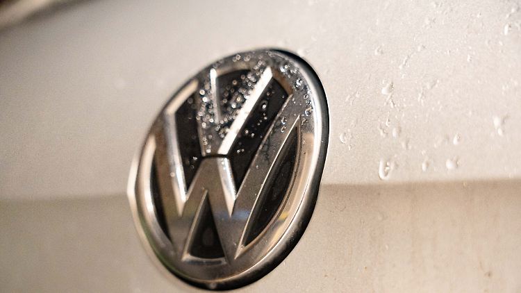 Bei VW stehen Lohnkürzungen, Werksschließungen und betriebsbedingte Kündigungen im Raum. 