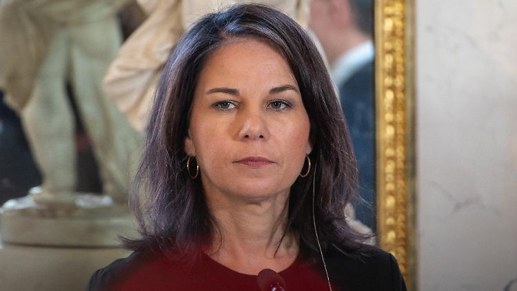 Baerbock nahm am EU-Außenministertreffen in Warschau teil, bevor sie am Dienstag nach Baku reiste.