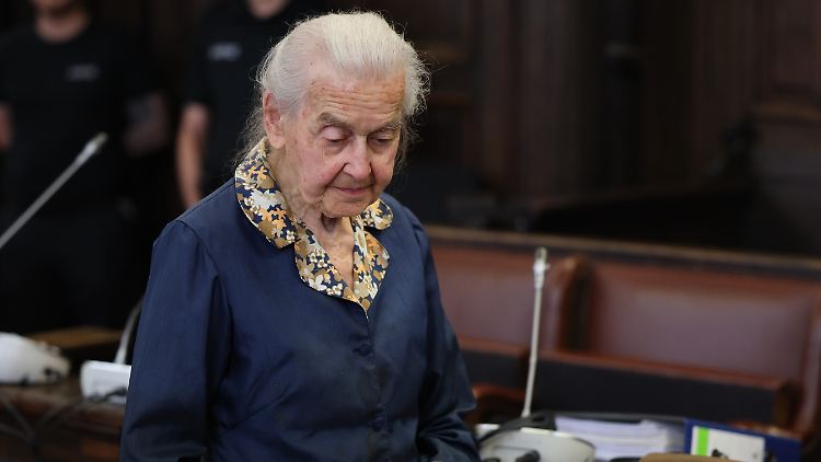 Ursula Haverbeck im Juni 2024 im Gerichtssaal des Hamburger Landgerichts.