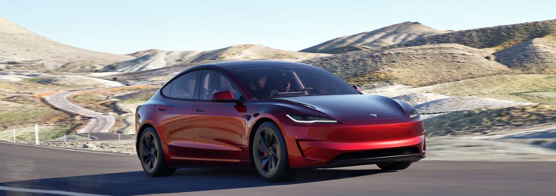 Tesla_Model_3_Perf_VO.jpg