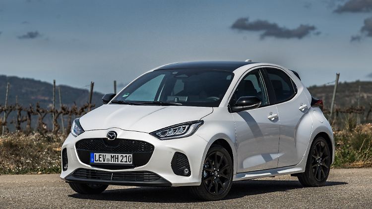 Der Mazda2 Hybrid basiert auf dem Toyota Yaris.