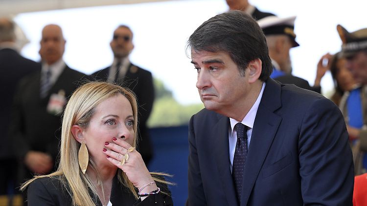 Der Nominierte Raffaele Fitto gehört Melonis rechtspopulistischer Partei Fratelli d'Italia an.