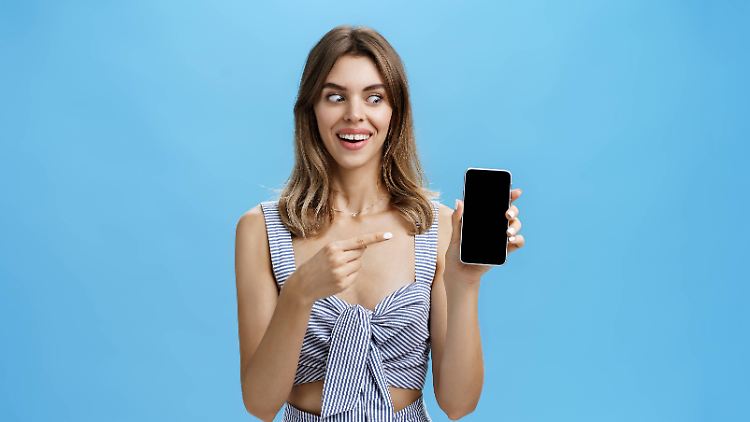 Für ein Smartphone auf dem Warentest-Treppchen muss man mindestens 900 Euro hinblättern.
