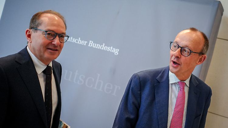 "Die Grünen sollten nicht mehr regieren": Dobrindt und Merz am Freitag im Bundestag. 