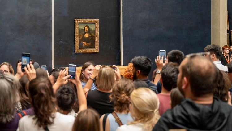 Einer der Magneten im Pariser Louvre, wo der Opa mit seiner Enkelin hingeht: die Mona Lisa von Leonardo da Vinci.