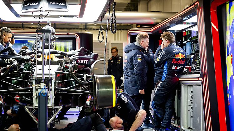 Max Verstappen (r.) in der Box.
