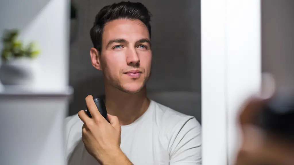 Sommerparfums-fuer-Herren-Frische-Zitrusnoten-treffen-auf-holzige-Aromen