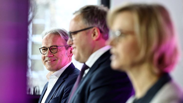 Sie wurden sich einig: Katja Wolf (BSW), Mario Voigt (CDU) and Georg Maier (SPD).