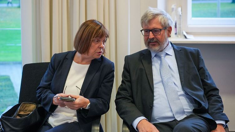 Vogels Rücktritt sei eine Konsequenz "aus dem respektlosen Umgang des Ministerpräsidenten mit der bisherigen Gesundheitsministerin", heißt es in einer Mitteilung der Grünen.