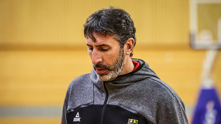 Alex Mumbru steht bereits gewaltig unter Druck.