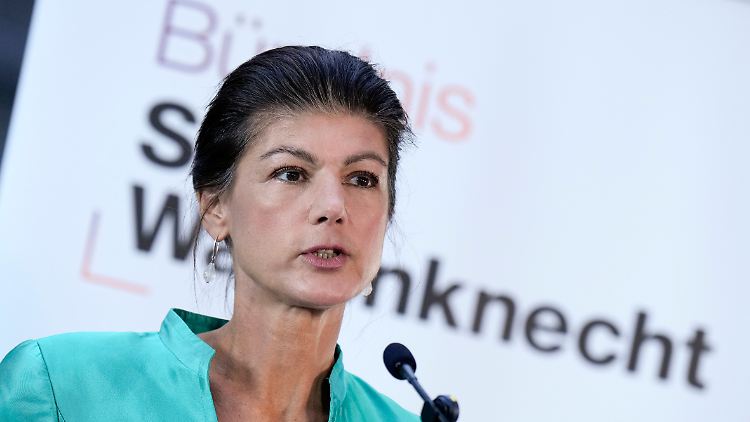 Top-Themen bei Wagenknecht: billige fossile Energie, höhere Renten, den "Stopp der irregulären Migration" und eben: Frieden.