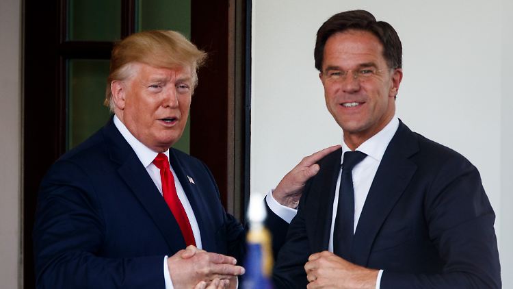 Archivfoto: Designierter US-Präsident Donald Trump und NATO-Generalsekretär Mark Rutte, damals noch niederländischer Ministerpräsident, treffen sich 2019.