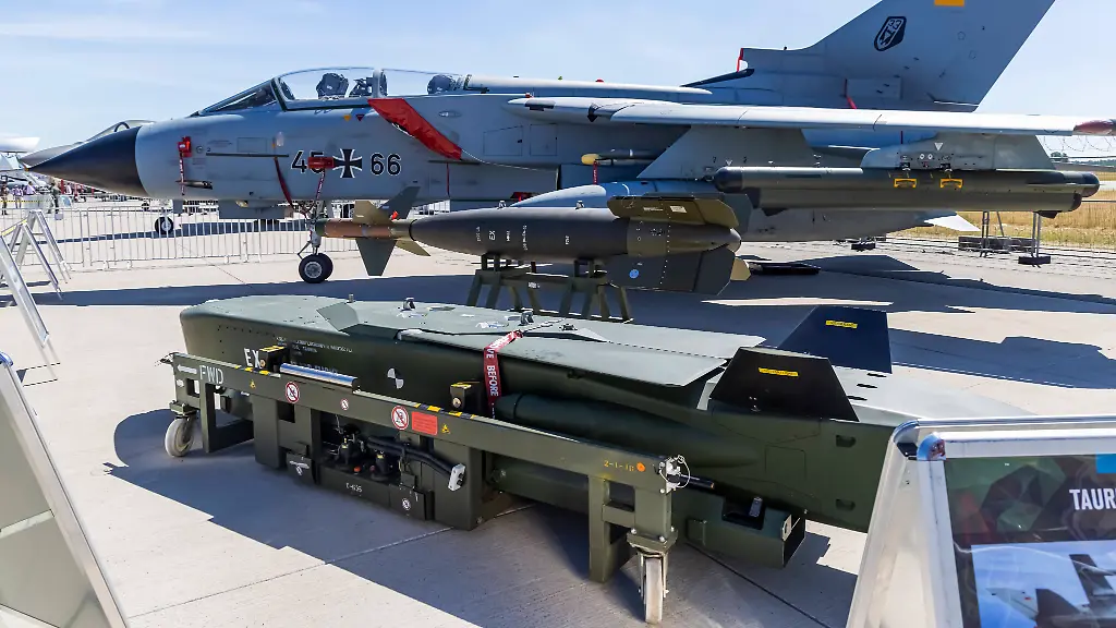 Die-noch-verfuegbaren-Flugzeuge-der-Ukraine-muessten-ertuechtigt-werden-mit-den-deutschen-Marschflugkoerpern-Taurus-forderte-Kiesewetter