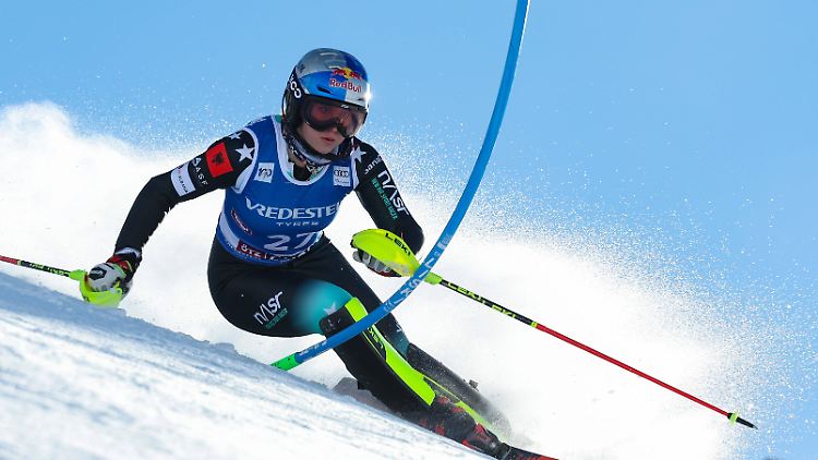 Lara Colturi sorgt für die erste albanische Podestplatzierung im Ski-Weltcup.
