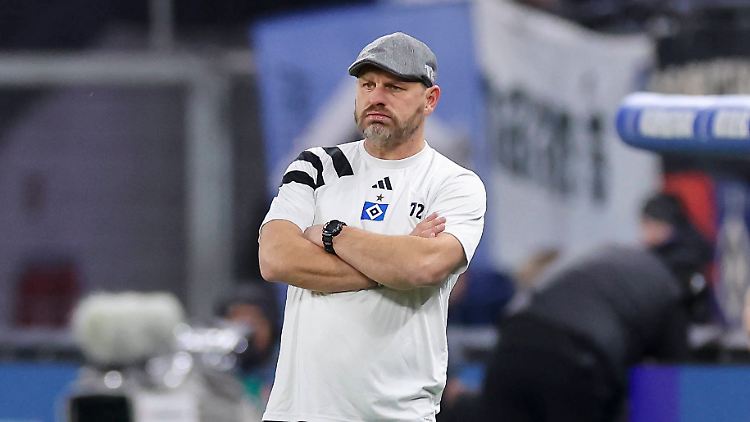 Steffen Baumgart kann nicht fassen, was er da mitansehen musste.