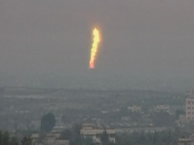 Ein Feuer nach dem Anschlag auf die Erdgas-Anlage.