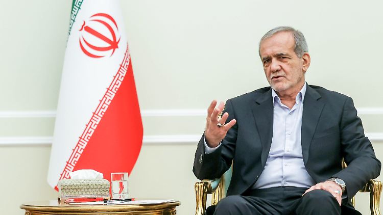 Der iranische Präsident Massud Peseschkian sucht eine Lösung.