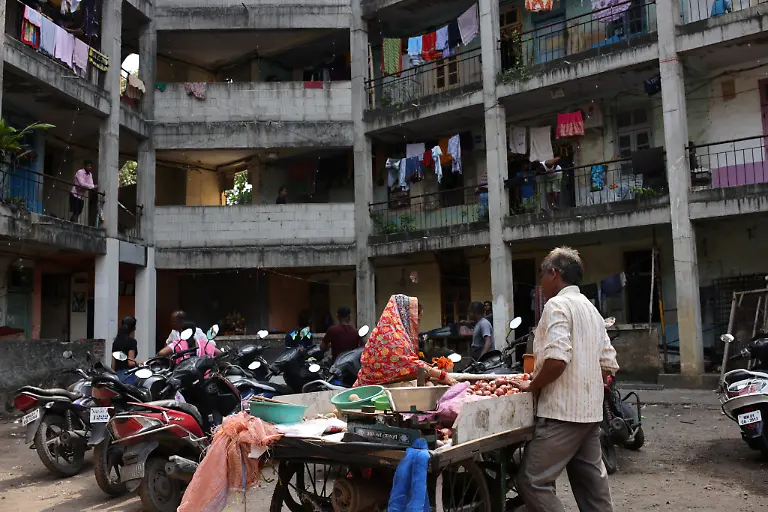 2023-08-03T103446Z-1576698057-RC2TUW9K4TXU-RTRMADP-3-INDIA-MONSOON-DILAPIDATED-BUILDINGS
