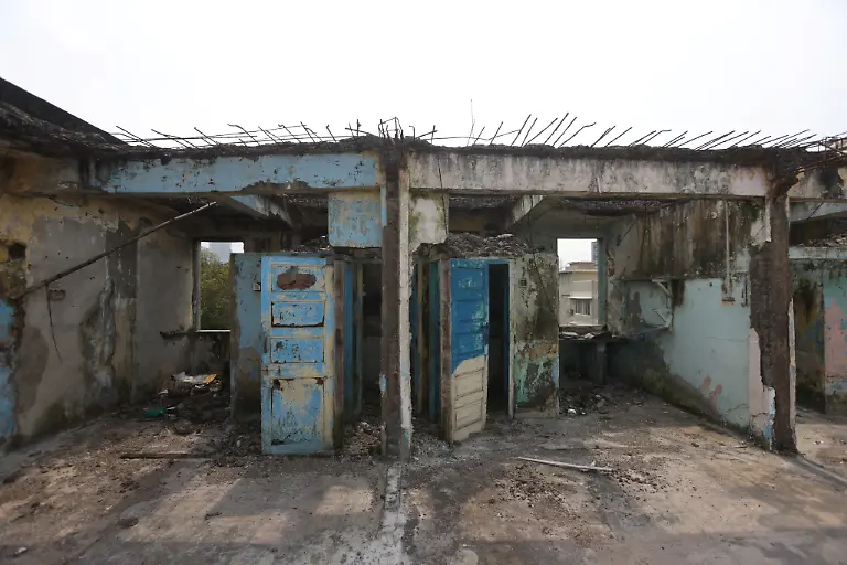 2023-08-03T103439Z-104244865-RC2TUW9UO44P-RTRMADP-3-INDIA-MONSOON-DILAPIDATED-BUILDINGS