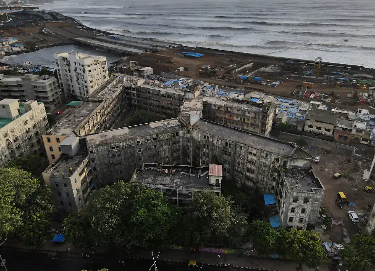 2023-08-03T103341Z-278534113-RC26H1A73T1H-RTRMADP-3-INDIA-MONSOON-DILAPIDATED-BUILDINGS