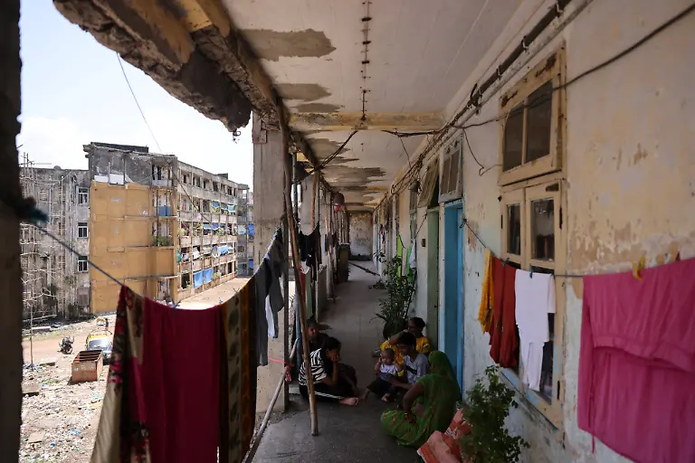 2023-08-03T103403Z-163019136-RC2V40A8M22N-RTRMADP-3-INDIA-MONSOON-DILAPIDATED-BUILDINGS