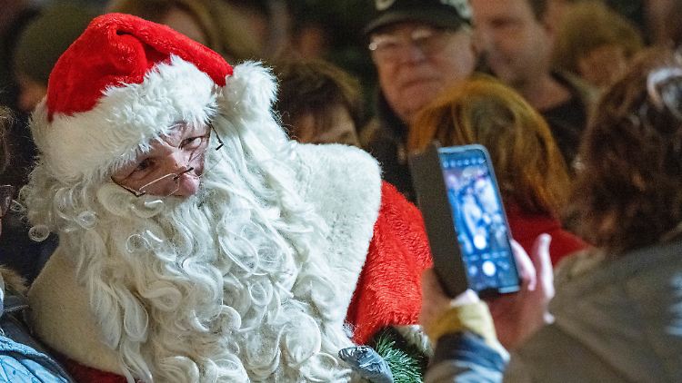 Weihnachtsmänner sind jetzt im Dauereinsatz. (Symbolbild)